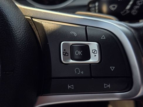 Used 2017 Volkswagen GTI SE FWD image 28