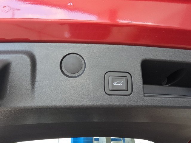 Used 2025 GMC Terrain Elevation w/ Elevation Premium Package FWD image 14