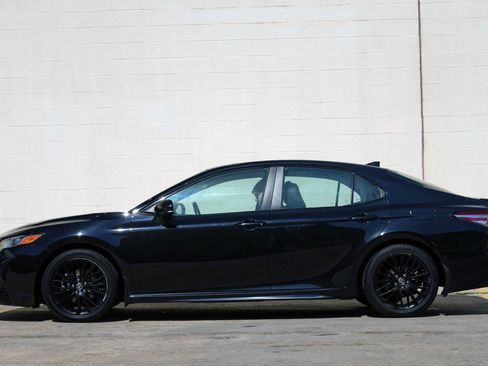 Used 2020 Toyota Camry SE FWD image 8