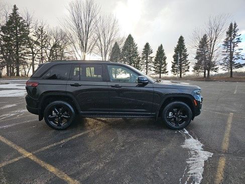 Used 2023 Jeep Grand Cherokee Limited w/ Luxury Tech Group II image 7