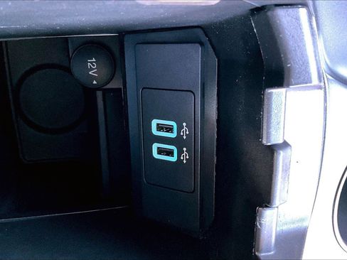 Used 2017 Ford C-MAX Energi SE w/ Equipment Group 401A image 27