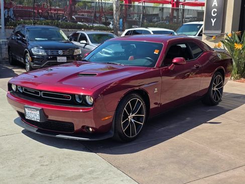 Used 2018 Dodge Challenger R/T Scat Pack w/ Leather Interior Group RWD image 5