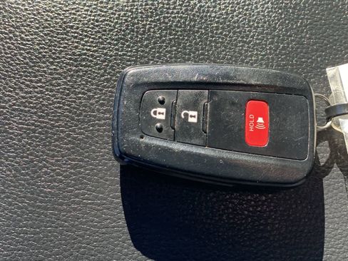 Used 2024 Toyota RAV4 XLE image 39