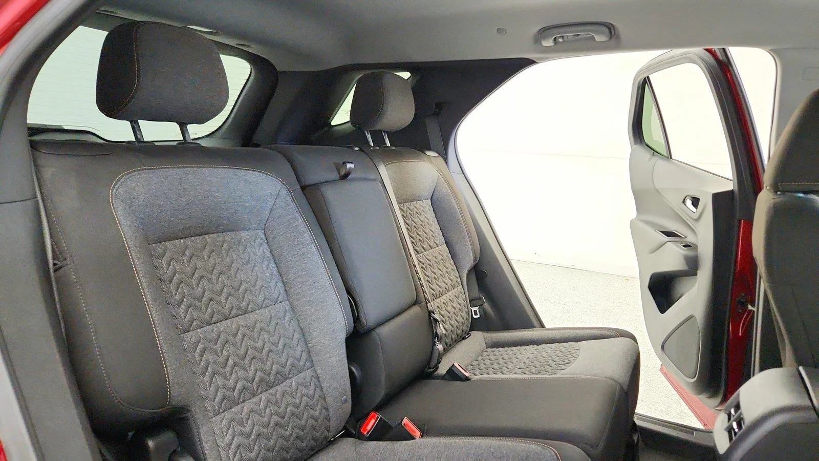Used 2024 Chevrolet Equinox LT FWD image 30