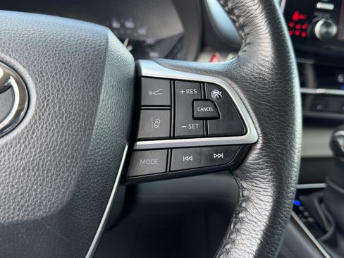 Certified 2024 Toyota Sienna XLE FWD image 29