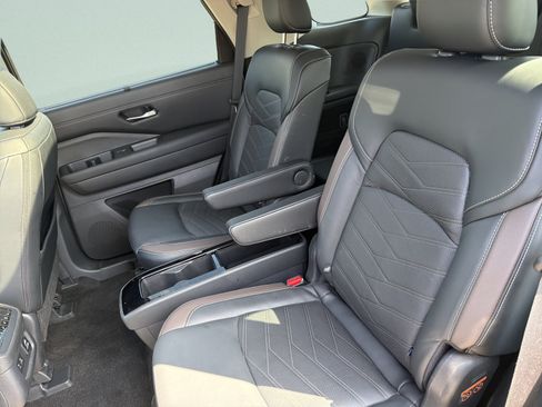 Used 2023 Nissan Pathfinder Platinum AWD/4WD image 26