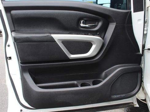 Used 2017 Nissan Titan PRO-4X image 16