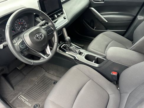 Used 2024 Toyota Corolla Cross LE image 10