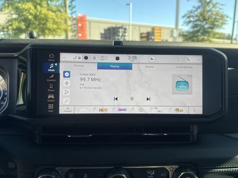 Certified 2025 Jeep Gladiator Rubicon w/ Convenience Group image 23