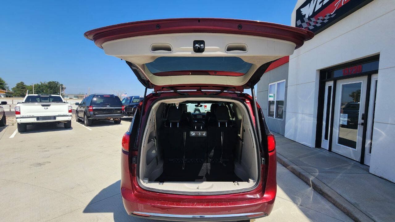 Used 2020 Chrysler Pacifica Touring-L Plus w/ Tire & Wheel Group FWD image 25