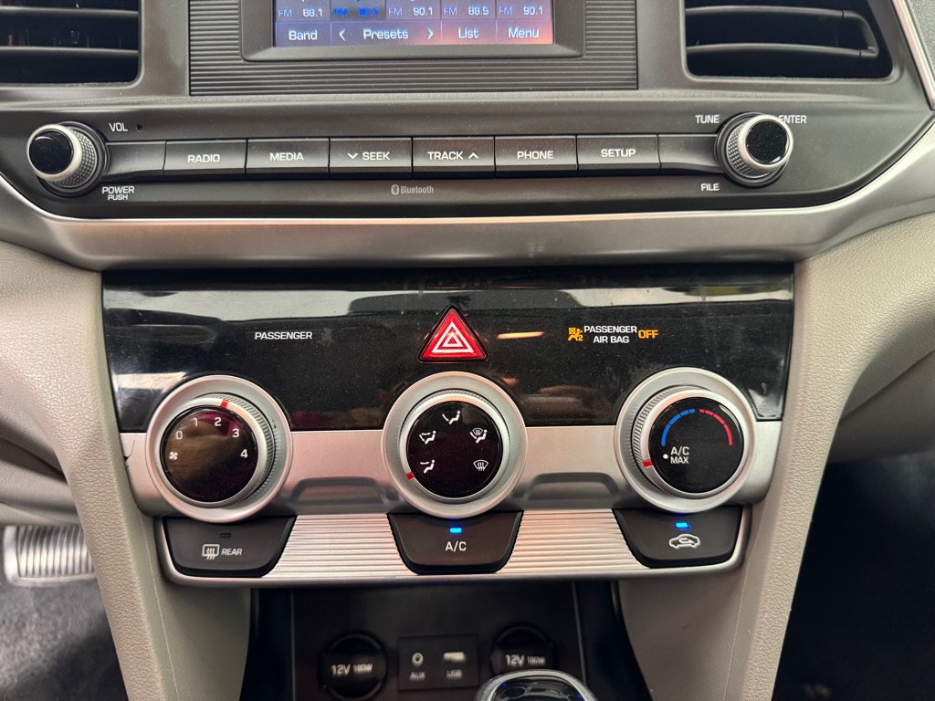 Used 2019 Hyundai Elantra SE FWD image 17
