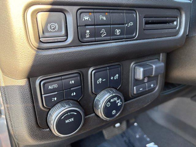 Used 2022 Chevrolet Tahoe Z71 w/ Luxury Package AWD/4WD image 17
