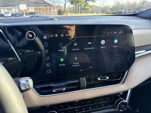 Used 2025 Chevrolet Equinox ACTIV w/ Convenience Package III image 16