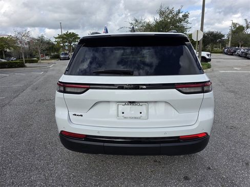 Used 2022 Jeep Grand Cherokee Altitude image 5