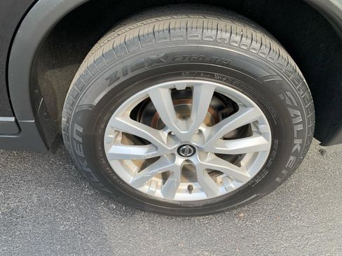 Used 2018 Nissan Rogue SV AWD/4WD image 29