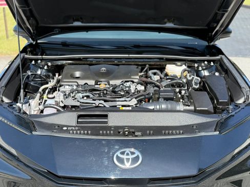 Used 2025 Toyota Camry SE w/ Convenience Package FWD image 13
