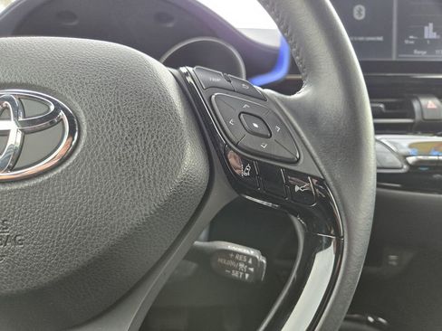 Used 2021 Toyota C-HR XLE FWD image 27