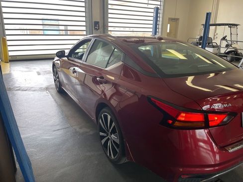 Used 2022 Nissan Altima 2.5 SR AWD/4WD image 10