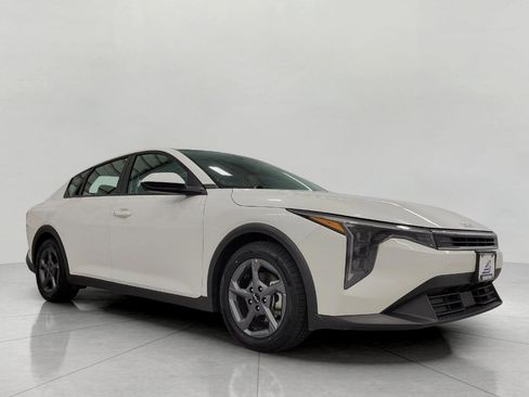 Used 2025 Kia K4 FWD image 1