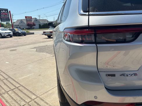 Used 2021 Jeep Grand Cherokee L Limited AWD/4WD image 14