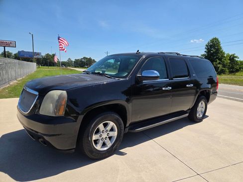 Used 2011 GMC Yukon XL SLT RWD image 2