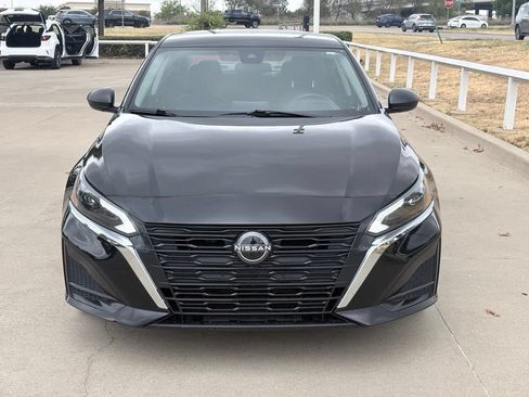 Used 2024 Nissan Altima 2.5 SV AWD/4WD image 2