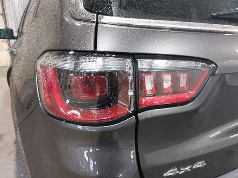 Used 2024 Jeep Compass Limited image 33