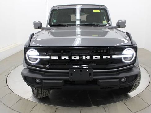 Used 2023 Ford Bronco Outer Banks AWD/4WD image 2