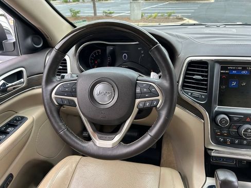 Used 2017 Jeep Grand Cherokee Overland w/ Jeep Active Safety Group AWD/4WD image 27
