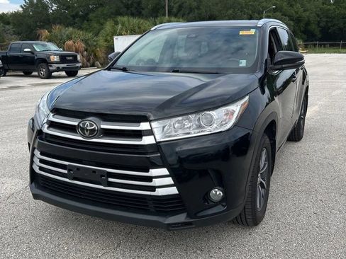 Used 2017 Toyota Highlander XLE AWD/4WD image 1