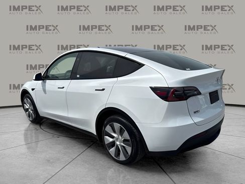 Used 2023 Tesla Model Y Long Range AWD/4WD image 3