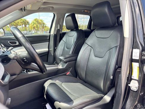 Used 2022 Jeep Compass Latitude w/ Sun and Sound Group AWD/4WD image 13