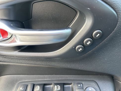 Used 2019 Jeep Cherokee Trailhawk image 20