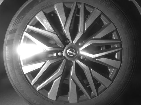 Used 2025 Nissan Altima 2.5 SV FWD image 13