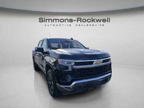 Used 2024 Chevrolet Silverado 1500 LT image 2