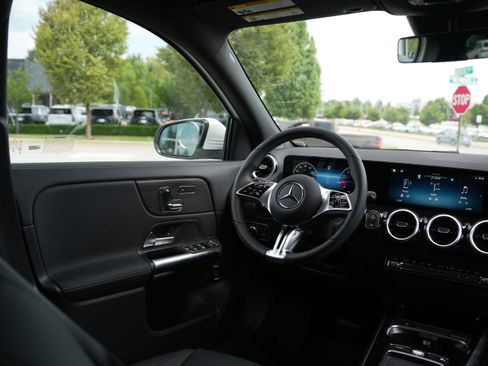 New 2026 Mercedes-Benz GLA 250 4MATIC image 19