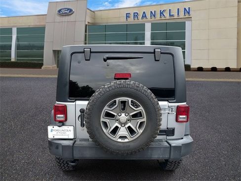Used 2018 Jeep Wrangler Unlimited Rubicon w/ Connectivity Group image 6