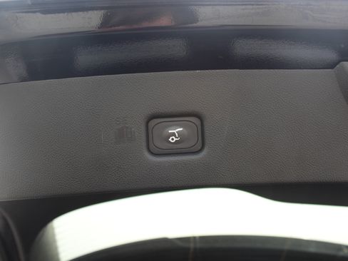 Used 2022 Lincoln Nautilus Reserve w/ Equipment Group 202A image 22