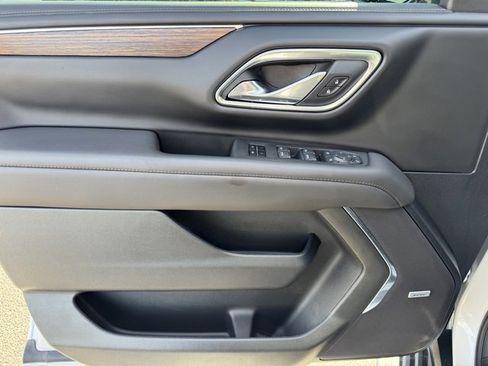 Used 2024 Chevrolet Suburban High Country image 17