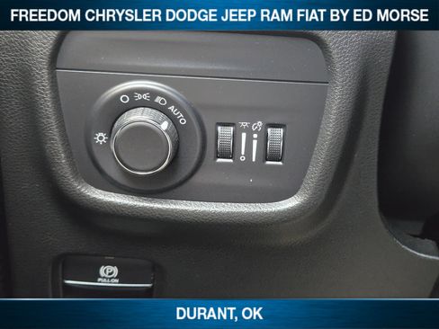 Used 2023 Jeep Grand Cherokee L Laredo image 16