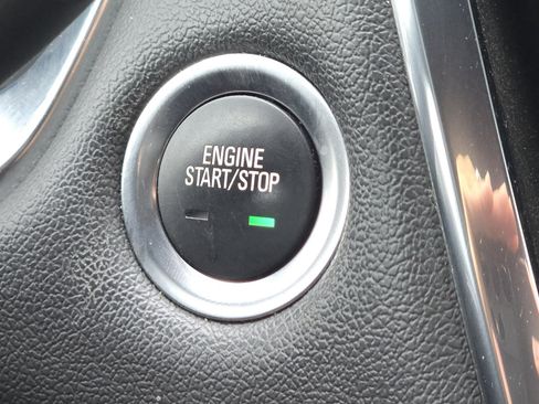 Used 2023 Chevrolet Traverse LT FWD image 13