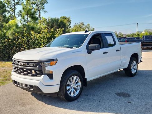 Certified 2022 Chevrolet Silverado 1500 Custom RWD image 2