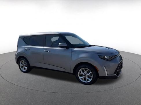 Used 2025 Kia Soul LX w/ LX Technology Package image 2