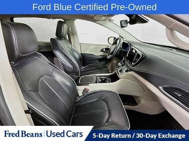 Used 2023 Chrysler Pacifica Limited FWD image 49