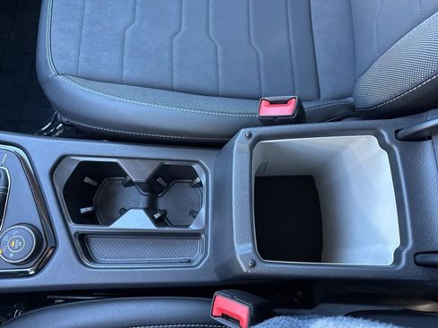 Certified 2025 Volkswagen Taos SE image 23