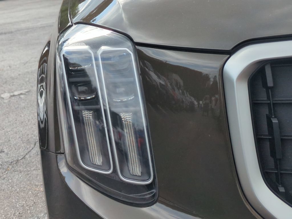 Used 2023 Kia Telluride EX w/ EX Captain's Chair Package FWD image 11