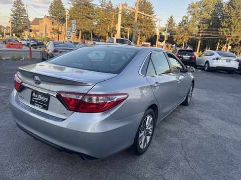 Used 2017 Toyota Camry SE FWD image 4