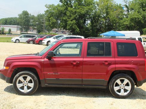 Used 2016 Jeep Patriot Latitude image 2