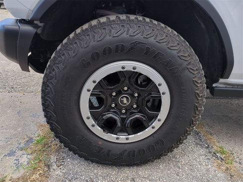 Used 2023 Ford Bronco Badlands image 32