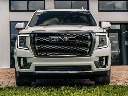 Used 2024 GMC Yukon XL Denali Ultimate AWD/4WD image 8